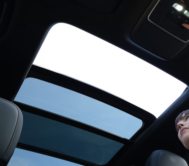 AVAILABLE PANORAMIC SUNROOF
